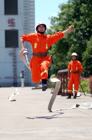 烈火中的勇士--消防员-写论文网